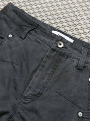 立体裁断とウォッシュ加工ディテールのクローズアップ画像