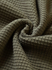 製品画像: コットン製キューバシャツ風ニットシャツの平置き画像 - ワッフル編みとキューバシャツ風デザインが特徴
詳細画像: ワッフル編みのテクスチャとキューバシャツ風襟のディテールをクローズアップ