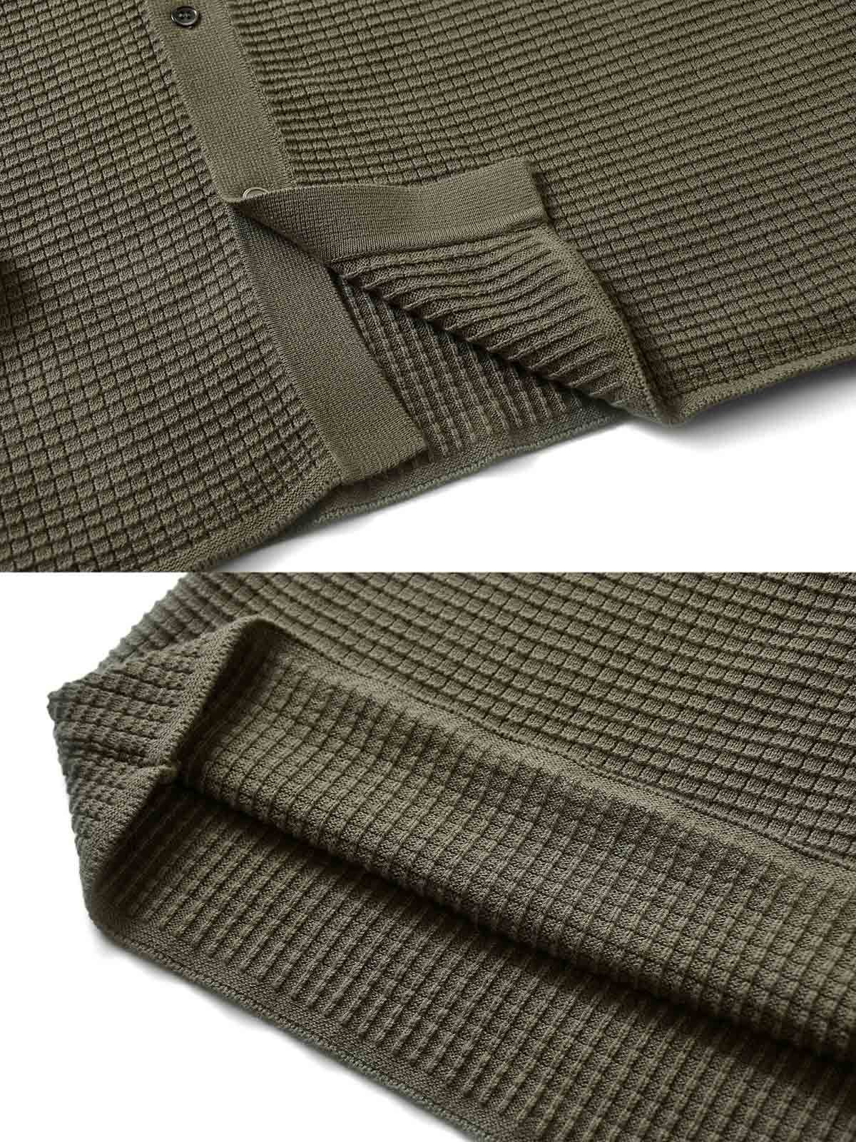 製品画像: コットン製キューバシャツ風ニットシャツの平置き画像 - ワッフル編みとキューバシャツ風デザインが特徴
詳細画像: ワッフル編みのテクスチャとキューバシャツ風襟のディテールをクローズアップ