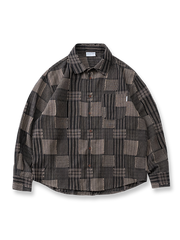 不規則チェック柄パッチワークルーズフィット長袖シャツの平置き画像 - カジュアルなシルエット