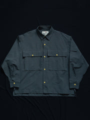 ルーズシルエットのチェック柄ハンティングシャツの平置き画像