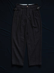 ヘリンボーンダブルプリーツストレートトラウザーの全体展示画像