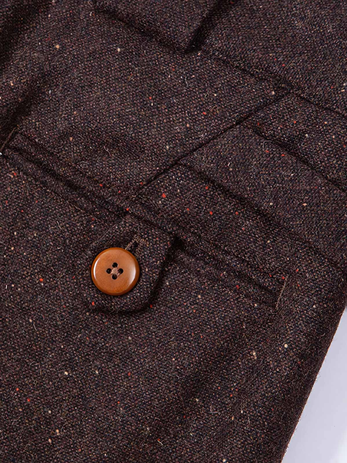 ウエストの調整可能なサイドタブと果実ボタンのディテール