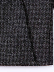 ボタン、ポケット、背中の調整タブのディテール