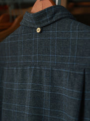 ボタンダウンカラーと胸ポケットのディテール - ヴィンテージ感とデザイン性が際立つ