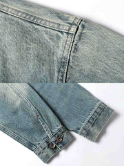 ウォッシュ加工されたボタンとコーデュロイ襟のディテール - 細部にこだわったデザイン