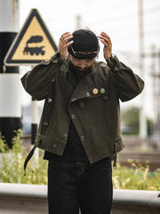 モデルが着用したヴィンテージスウェーデンジャケット - ハードなライディングスタイルを強調