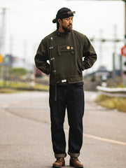 モデルが着用したヴィンテージスウェーデンジャケット - ハードなライディングスタイルを強調