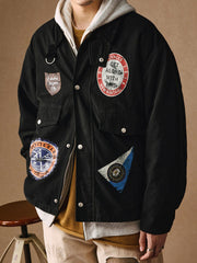 詳細画像: フェードプリントとコーデュロイスタンドカラーのディテール特写、ヴィンテージ感溢れる仕上げ
モデル画像: モデルが着用したミリタリーグリーンのヴィンテージハンティングジャケット、タフでレトロなスタイルを演出