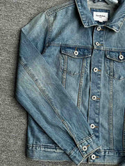 ウォッシュ加工と胸ポケットのディテール特写