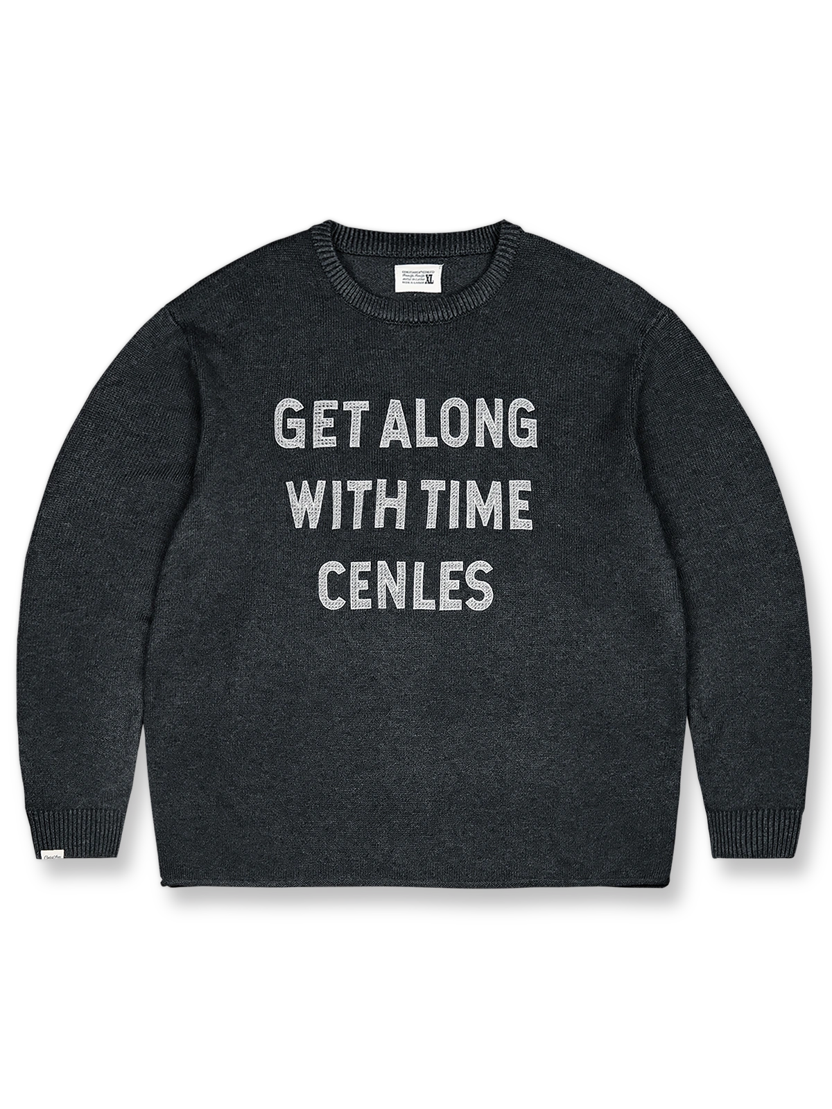 製品画像: 透かしロゴ刺繍ロールドヘムニットセーター、正面展示、ヴィンテージ感あふれるデザイン
詳細画像: 透かし刺繍ロゴとナチュラルロールドヘムのディテール特写、細部の精巧さを強調