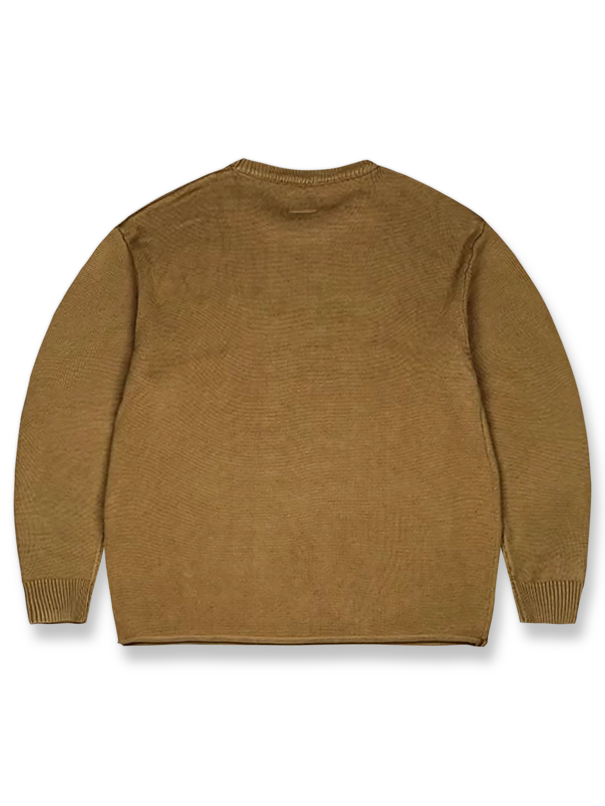 詳細画像: 透かし刺繍ロゴとナチュラルロールドヘムのディテール特写、細部の精巧さを強調
モデル画像: モデル着用のマスタードイエローの透かしロゴ刺繍セーター、ヴィンテージカジュアルなコーディネート例