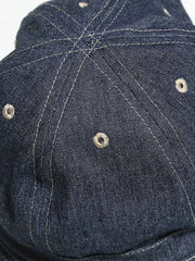 デニム素材と6パネル構造のディテール画像