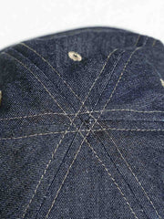 デニム素材と6パネル構造のディテール画像