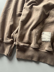 前ポケットとフラップカラーのジップディテール