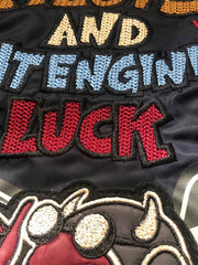 製品画像: ホットロッド・デビル (Hot Rod Devil) テーマのデュポン防水フライトジャケット全体画像
詳細画像: ホットロッド・デビル刺繍とフライトジャケットのデザインディテール