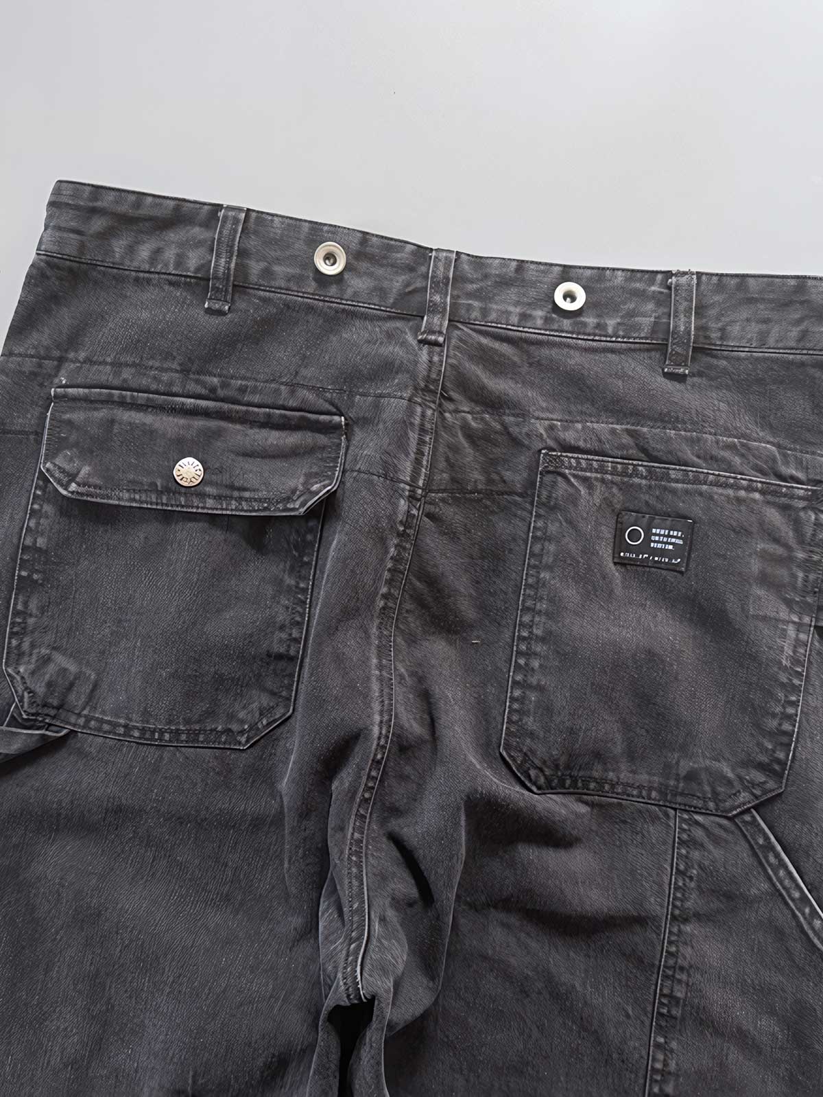 YKKスナップボタンとサスペンダー ディテール画像