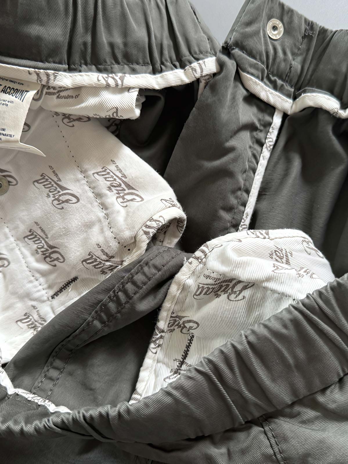 プリントポケットとウエストストラップ ディテール画像