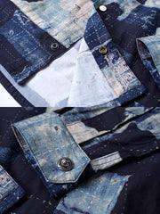 製品画像:
このパッチワーク風長袖シャツは、ネイビーとホワイトの色落ち風ブロック模様が特徴で、ヴィンテージ感溢れるデザイン。100%コットン素材を使用しており、カジュアルスタイルにも合わせやすいルーズフィットの一枚。
詳細画像:
パッチワーク風デザインのディテール画像。ネイビーとホワイトの植物染めを施した色落ち風ブロック模様が際立ち、シャツ全体に独自のヴィンテージ感を持たせている。