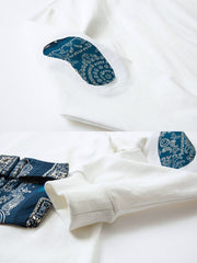 肘と胴部のペイズリー柄パッチワークのディテール