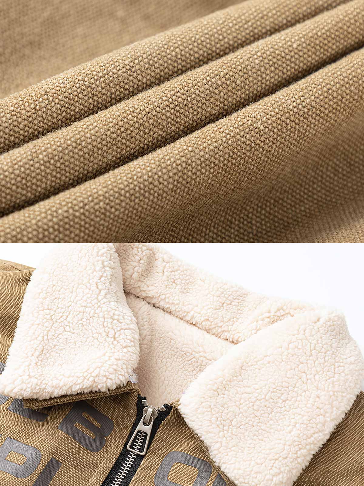 製品画像:フェイクボア襟付き取り外し可能なワークコートの正面展示。ヴィンテージワークスタイルのコート。
詳細画像:取り外し可能なフェイクボア襟とジッパーのディテール。デザインと実用性を兼ね備えたディテール。