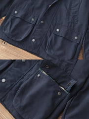 製品画像: "ヴィンテージコーデュロイ襟オイルドハンティングジャケットの正面ビュー、防風・防水のクラシックデザイン"
詳細画像: "コーデュロイ襟とYKKダブルジッパーのディテール特写、耐久性のあるオイルド加工"