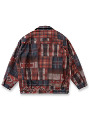 製品画像: "インディアンエスニック柄ヴィンテージジャケットの正面ビュー、アメリカンワークスタイルのデザイン"
詳細画像: "カスタムパターンと胸のダブルポケットのディテール特写、ヴィンテージ風のデザイン"