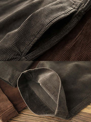 製品画像: "ヴィンテージコーデュロイパンツの正面ビュー、ウォッシュ加工で独特の風合いを持つデザイン"
詳細画像: "コーデュロイの割経起毛とウエストの風紀ボタンデザインの詳細、ヴィンテージ感を演出"