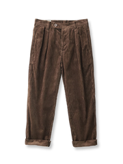製品画像: "ヴィンテージコーデュロイパンツの正面ビュー、ウォッシュ加工で独特の風合いを持つデザイン"
詳細画像: "コーデュロイの割経起毛とウエストの風紀ボタンデザインの詳細、ヴィンテージ感を演出"