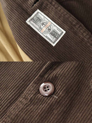 製品画像: "ヘビーコーデュロイレトロブレザージャケットの正面ビュー、アメカジ風のデザイン"
詳細画像: "三つのポケットデザインとコーデュロイのディテール、ウォッシュ加工の風合い"