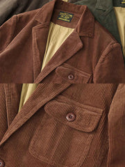 製品画像: "ヘビーコーデュロイレトロブレザージャケットの正面ビュー、アメカジ風のデザイン"
詳細画像: "三つのポケットデザインとコーデュロイのディテール、ウォッシュ加工の風合い"