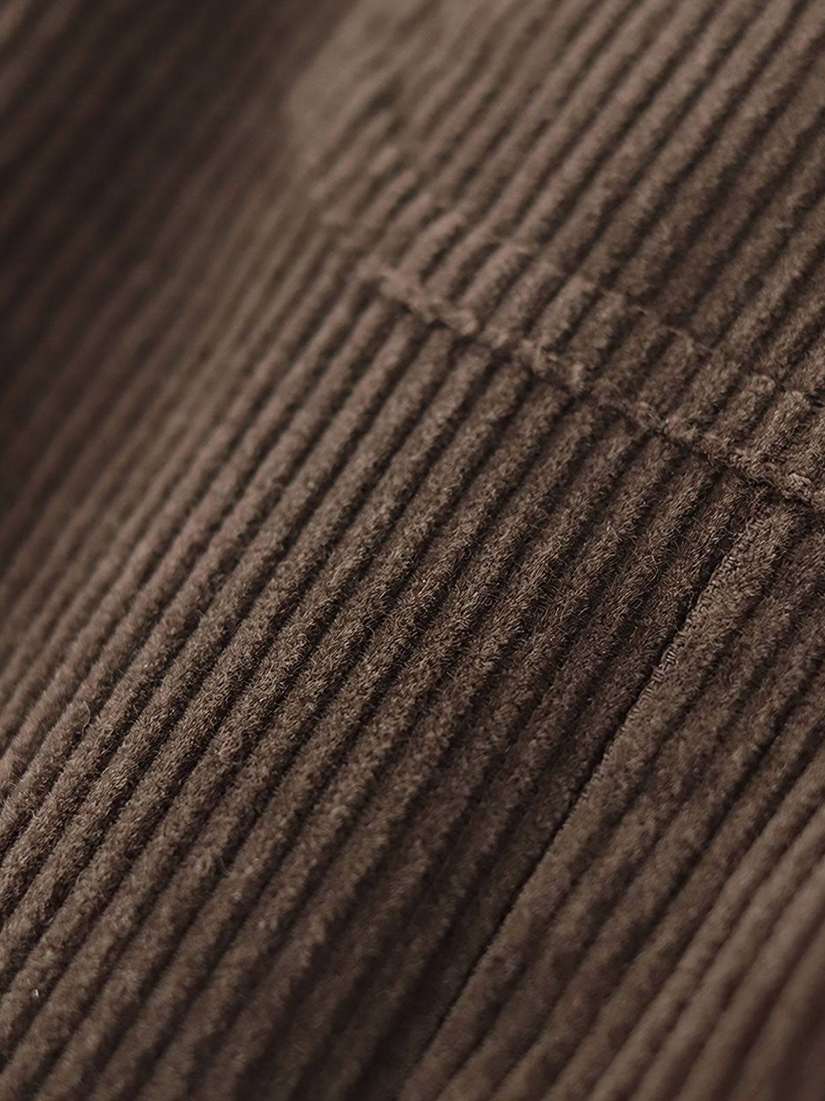 製品画像: "ヘビーコーデュロイレトロブレザージャケットの正面ビュー、アメカジ風のデザイン"
詳細画像: "三つのポケットデザインとコーデュロイのディテール、ウォッシュ加工の風合い"