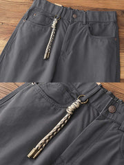 製品画像: "ワークスタイルツイルストレートカジュアルパンツの正面ビュー、クラシックでシンプルなデザイン"
詳細画像: "ジップフライと5ポケットデザインのディテール特写、ウォッシュ加工のツイル素材"