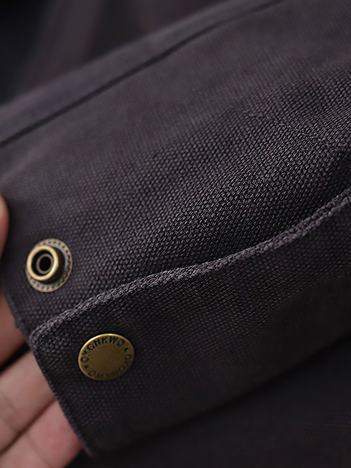 製品画像: "コーデュロイ襟付きハンティングデトロイトキャンバスジャケットの正面ビュー、クラシックなワークスタイル"
詳細画像: "コーデュロイ襟とTalonジッパーのディテール特写、ヴィンテージ感のあるデザイン"