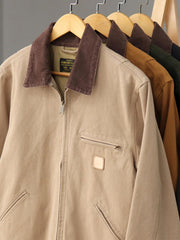 製品画像: "コーデュロイ襟付きハンティングデトロイトキャンバスジャケットの正面ビュー、クラシックなワークスタイル"
詳細画像: "コーデュロイ襟とTalonジッパーのディテール特写、ヴィンテージ感のあるデザイン"