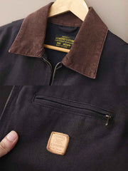 製品画像: "コーデュロイ襟付きハンティングデトロイトキャンバスジャケットの正面ビュー、クラシックなワークスタイル"
詳細画像: "コーデュロイ襟とTalonジッパーのディテール特写、ヴィンテージ感のあるデザイン"