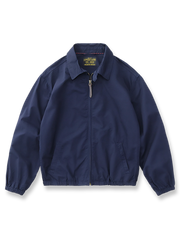 製品画像: クラシックBayportデザイン ハリントンジャケット 正面、シンプルで上品なスタイル
詳細画像: TALONジッパーと防風リブのディテール、エレガントなデザイン