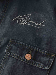 製品画像: アメリカンレトロ風 ルーズフィット ウォッシュ加工デニムワークジャケット 正面、ヴィンテージ感のあるデザイン
詳細画像: 背面の刺繍と銅色ボタンのディテール、クラシックなアクセント