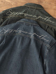 製品画像: アメリカンレトロ風 ルーズフィット ウォッシュ加工デニムワークジャケット 正面、ヴィンテージ感のあるデザイン
詳細画像: 背面の刺繍と銅色ボタンのディテール、クラシックなアクセント