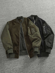 製品画像: ウール配色のレトロ風MA-1フライトジャケットのフロントビュー。パネルデザインとリブカラーが特徴のスタイリッシュなアウター
詳細画像: ウールとポリエステルのパネルデザインとジッパーのディテール。コントラスト配色が映えるレトロ風フライトジャケット