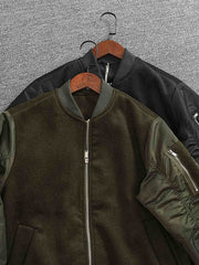 製品画像: ウール配色のレトロ風MA-1フライトジャケットのフロントビュー。パネルデザインとリブカラーが特徴のスタイリッシュなアウター
詳細画像: ウールとポリエステルのパネルデザインとジッパーのディテール。コントラスト配色が映えるレトロ風フライトジャケット