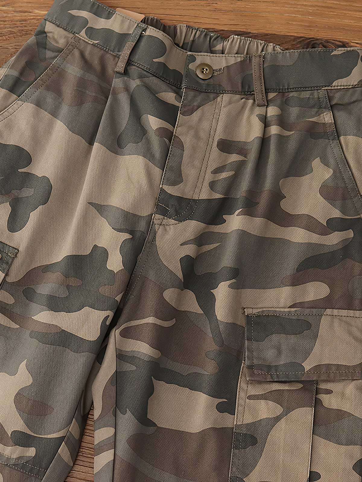 製品画像: アメリカンレトロ風 迷彩 六つポケット ヴィンテージ ウォッシュ カーゴパンツ 正面
詳細画像: カーゴポケットとYKKジッパー ディテール