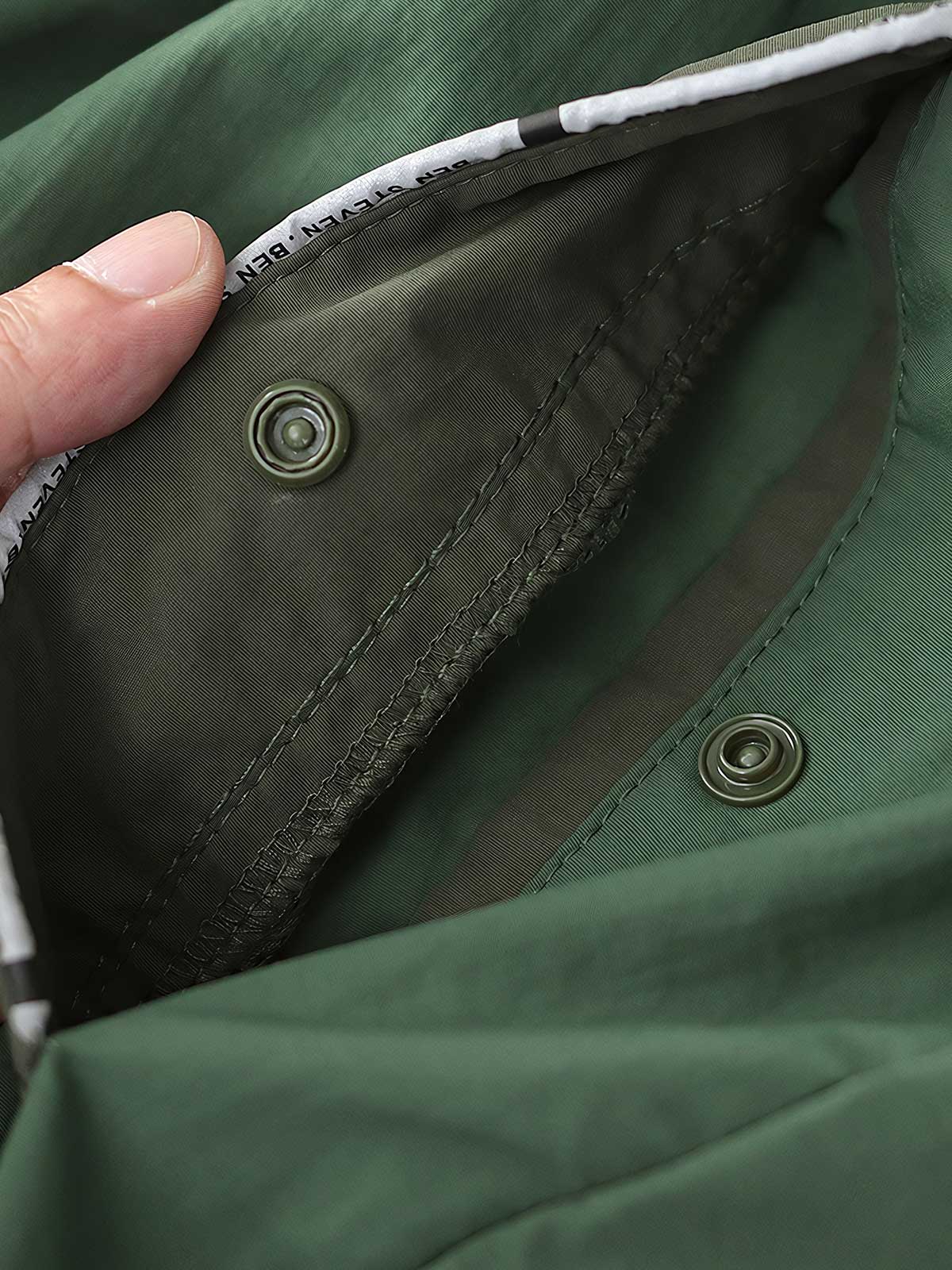 製品画像: レトロ風 配色 フード付き トレーニングジャケット 正面
詳細画像: ハーフジップと反射テープのディテール