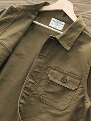 製品画像: ヴィンテージ風 ブラッシュド&ウォッシュ加工 多ポケット ワークジャケット 正面
詳細画像: 重厚なサテン生地、ブラッシュド&ウォッシュ加工、アシンメトリーなポケット ディテール