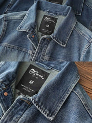 製品画像: ヴィンテージ加工ウォッシュデニムジャケット メンズ 正面ビュー 高密度ポリエステル コットンライナー 春秋アウター
詳細画像: デニムジャケットのカスタムメイドヴィンテージリベットボタンと大型ポケットのディテール