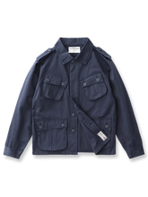 製品画像: 第二次世界大戦リバイバル TCU ジャングルコンバットジャケット メンズ 正面ビュー
詳細画像: 斜め胸ポケットと裾ポケットのディテール ヴィンテージデザインのコンバットジャケット