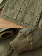 製品画像: AL-1 フライトジャケット メンズ 裏起毛 ミリタリースタイル 正面ビュー
詳細画像: ヴィンテージ風の襟と4つのポケット、防風フラップのディテール