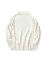 詳細画像: ラペルとジップのディテール展示。ラペル付きのジップが特徴的なデザイン。
モデル画像: モデルが着用するヴィンテージカジュアル風ニットプルオーバーのコーディネート。単独でも重ね着でも楽しめるアイテム。