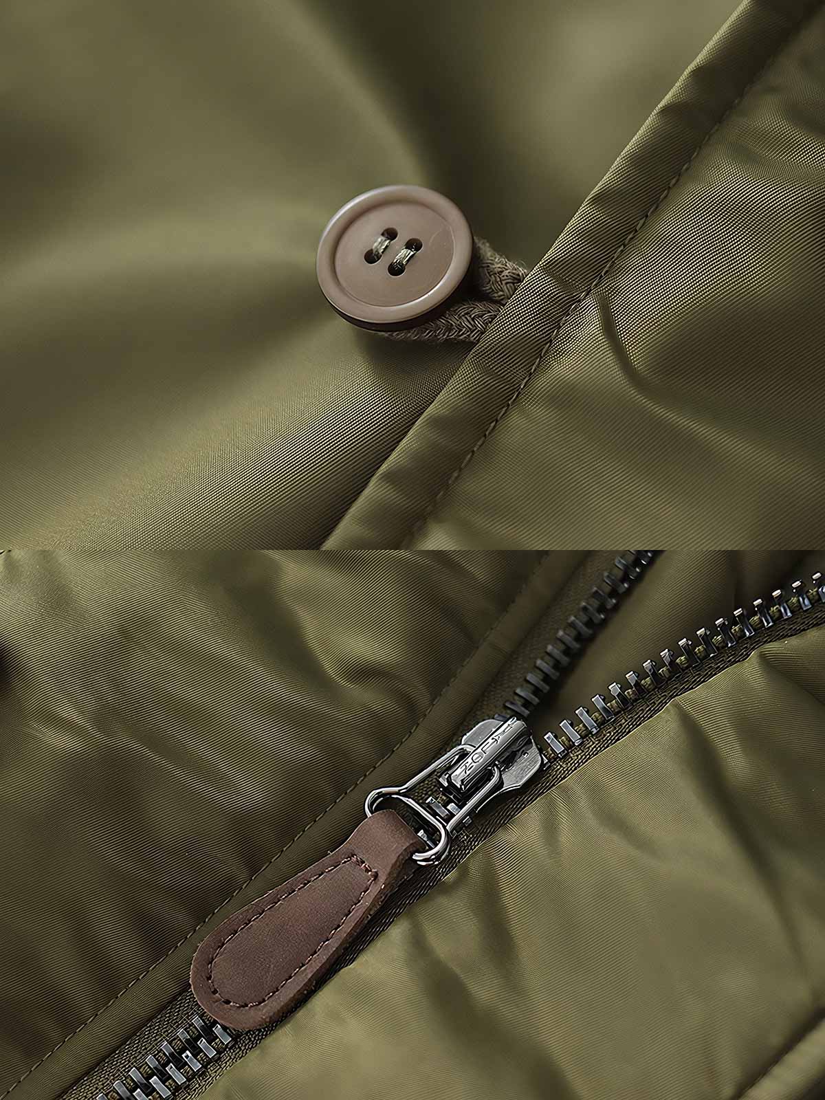 製品画像:N2Bフライトジャケットの正面図。高密度防水ナイロンと天然タヌキファー毛襟を採用し、混合ウールライニングで優れた保温性を実現。冬季のアウトドアや日常コーデに最適なアイテム。
詳細画像:ジャケットのタヌキファー毛襟と内側の混合ウールライニングをクローズアップ。クラシックなミリタリースタイルと防寒性能を兼ね備え、実用性とファッション性が融合したデザイン。