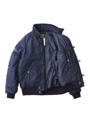 製品画像:N2Bフライトジャケットの正面図。高密度防水ナイロンと天然タヌキファー毛襟を採用し、混合ウールライニングで優れた保温性を実現。冬季のアウトドアや日常コーデに最適なアイテム。
詳細画像:ジャケットのタヌキファー毛襟と内側の混合ウールライニングをクローズアップ。クラシックなミリタリースタイルと防寒性能を兼ね備え、実用性とファッション性が融合したデザイン。